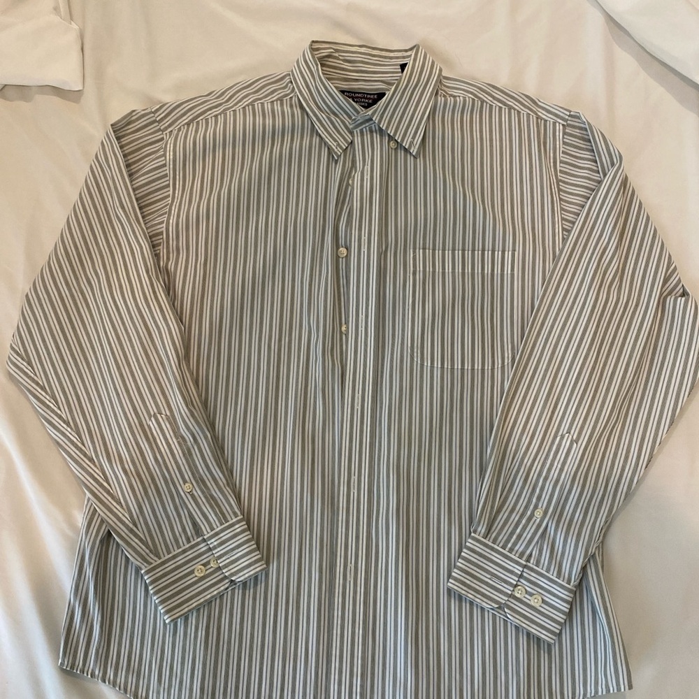 Roundtree & Yorke Gray and White Striped Casual Shirt
